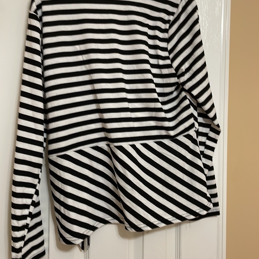 Striped top - Picture 2 of 4